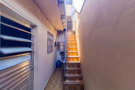 Casa para alugar com 33m², 1 quarto e sem vaga Casa para alugar com 33m², 1 quarto e sem vagaEscada