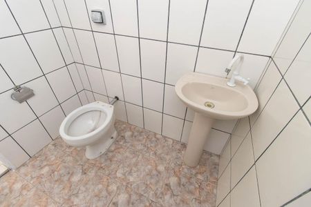 Banheiro de casa para alugar com 2 quartos, 50m² em Vila Sabrina, São Paulo