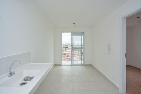 Sala/Cozinha de apartamento para alugar com 1 quarto, 26m² em Jardim Itacolomi, São Paulo