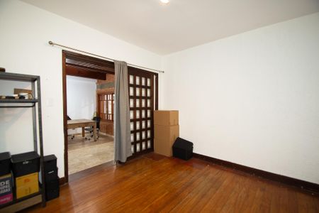 Casa à venda com 200m², 3 quartos e 3 vagas Casa à venda com 200m², 3 quartos e 3 vagasQuarto 1