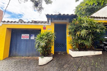 Casa à venda com 200m², 3 quartos e 3 vagas Casa à venda com 200m², 3 quartos e 3 vagasFachada