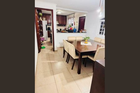 Casa à venda com 3 quartos, 225m² em Vila Marari, São Paulo