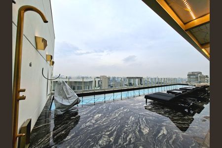 Studio à venda com 32m², 1 quarto e sem vaga Studio à venda com 32m², 1 quarto e sem vagaÁrea comum - Piscina