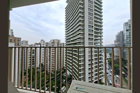 Varanda de kitnet/studio à venda com 1 quarto, 32m² em Indianópolis, São Paulo