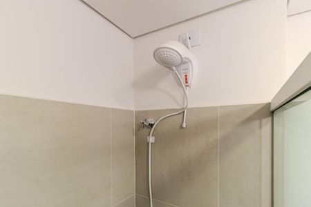 Banheiro de kitnet/studio para alugar com 1 quarto, 33m² em República, São Paulo
