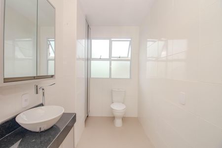 Banheiro de apartamento para alugar com 1 quarto, 44m² em Morro Santana, Porto Alegre