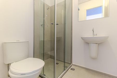 Banheiro de apartamento para alugar com 1 quarto, 27m² em República, São Paulo