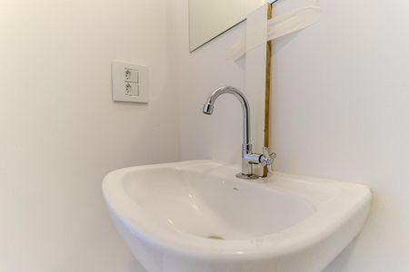 Banheiro de apartamento para alugar com 1 quarto, 46m² em República, São Paulo