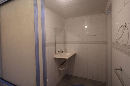 Banheiro de kitnet/studio para alugar com 1 quarto, 48m² em São Luís, Canoas