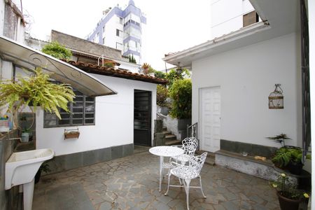 Casa à venda com 440m², 6 quartos e 3 vagasQuintal