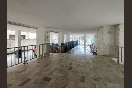 Apartamento para alugar com 60m², 2 quartos e sem vagaFachada e portaria