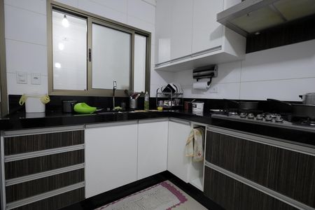 Apartamento à venda com 100m², 3 quartos e 6 vagasCozinha