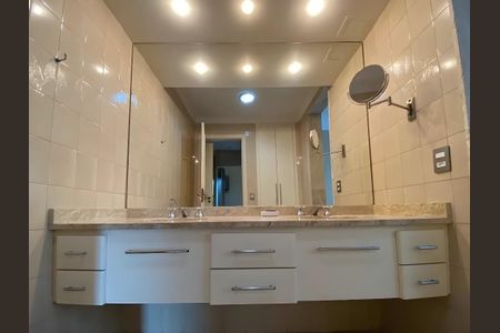 Apartamento para alugar com 521m², 4 quartos e 5 vagasBanheiro da Suíte