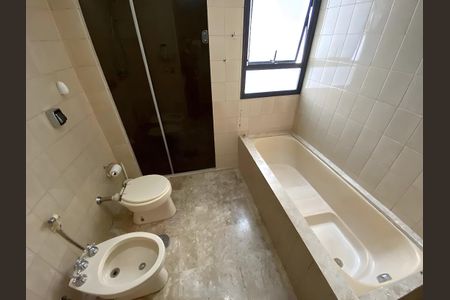 Apartamento para alugar com 521m², 4 quartos e 5 vagasBanheiro Social