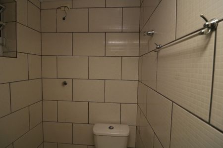 Banheiro Social de casa para alugar com 1 quarto, 80m² em Jardim Santa Teresinha, São Paulo