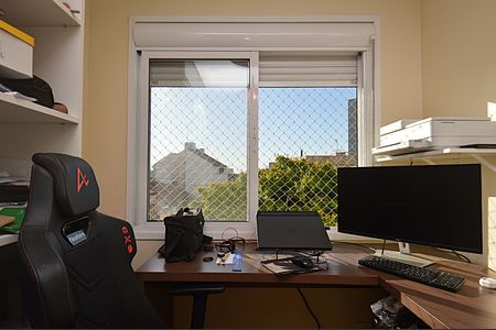 Janela da Sala Escritório de apartamento para alugar com 2 quartos, 71m² em Passo da Areia, Porto Alegre