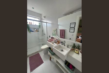 Casa de condomínio à venda com 560m², 4 quartos e 2 vagas