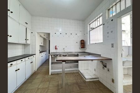 Apartamento à venda com 231m², 4 quartos e 1 vaga