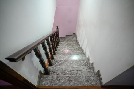 Casa à venda com 160m², 3 quartos e 2 vagasEscada