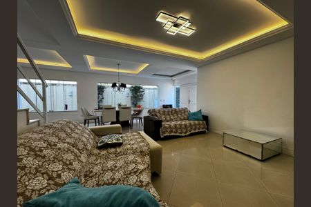 Casa de condomínio para alugar com 290m², 5 quartos e 2 vagasSala