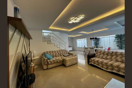 Sala de casa de condomínio para alugar com 4 quartos, 290m² em Recreio dos Bandeirantes, Rio de Janeiro