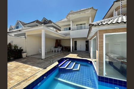 Casa de condomínio para alugar com 290m², 5 quartos e 2 vagasÁrea externa