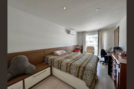 Casa de condomínio para alugar com 290m², 5 quartos e 2 vagasSuite 1 