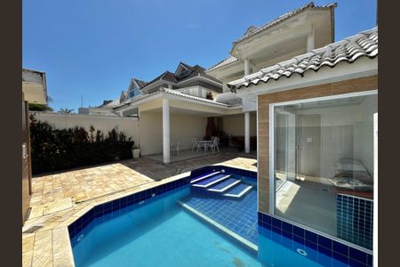 Casa de condomínio para alugar com 290m², 5 quartos e 2 vagasÁrea externa