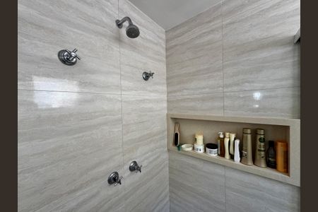 Casa de condomínio para alugar com 290m², 5 quartos e 2 vagasSuite 1 - Banheiro 