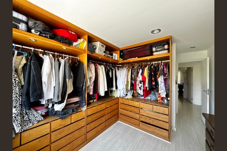 Casa de condomínio para alugar com 290m², 5 quartos e 2 vagasQuarto 2