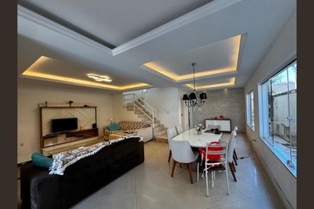 Sala de casa de condomínio para alugar com 4 quartos, 290m² em Recreio dos Bandeirantes, Rio de Janeiro