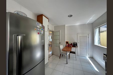 Casa de condomínio para alugar com 290m², 5 quartos e 2 vagasCozinha