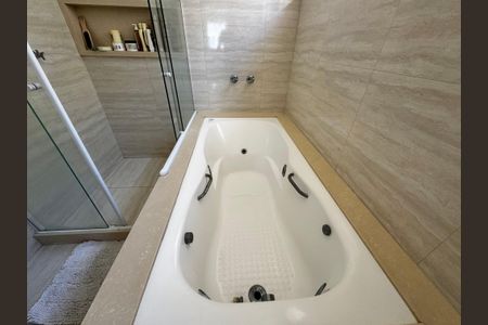 Casa de condomínio para alugar com 290m², 5 quartos e 2 vagasSuite 1 - Banheiro 