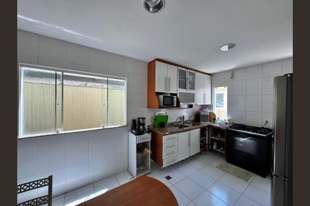 Casa de condomínio para alugar com 290m², 5 quartos e 2 vagasCozinha