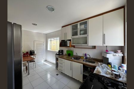 Casa de condomínio para alugar com 290m², 5 quartos e 2 vagasCozinha