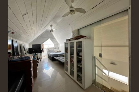 Casa de condomínio para alugar com 290m², 5 quartos e 2 vagasSótão