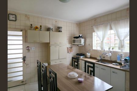 Casa à venda com 180m², 3 quartos e 2 vagasCozinha 