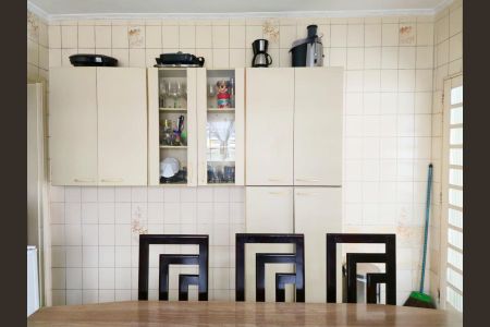 Casa à venda com 180m², 3 quartos e 2 vagasCozinha 