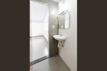 Banheiro de kitnet/studio para alugar com 1 quarto, 26m² em Dom Cabral, Belo Horizonte