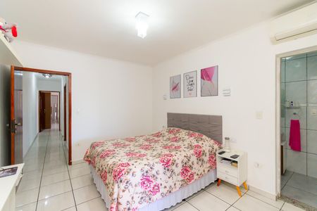 Casa à venda com 200m², 5 quartos e 2 vagasSuíte