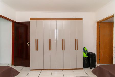 Casa à venda com 200m², 5 quartos e 2 vagasQuarto 1