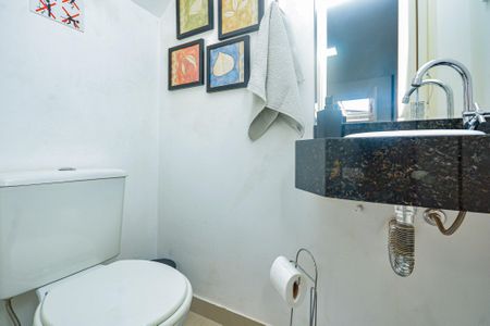 Casa à venda com 82m², 2 quartos e 2 vagasLavabo