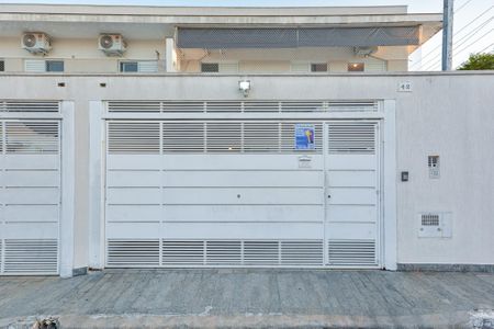 Casa à venda com 82m², 2 quartos e 2 vagasFachada