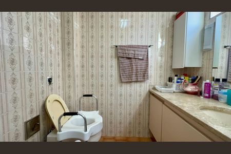 Apartamento para alugar com 190m², 3 quartos e 1 vaga Apartamento para alugar com 190m², 3 quartos e 1 vagaBanheiro da Suíte