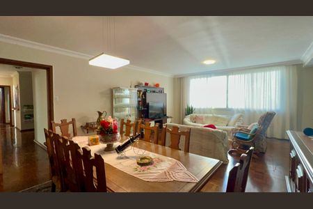Apartamento para alugar com 190m², 3 quartos e 1 vaga Apartamento para alugar com 190m², 3 quartos e 1 vagaSala de Jantar