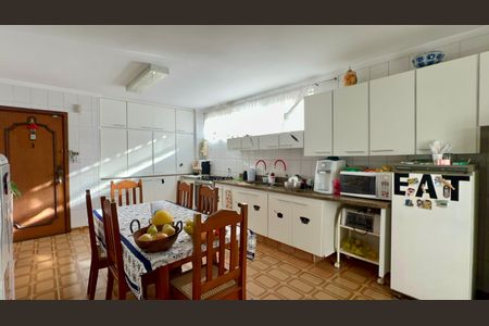 Apartamento para alugar com 190m², 3 quartos e 1 vaga Apartamento para alugar com 190m², 3 quartos e 1 vagaBanheiro da Suíte