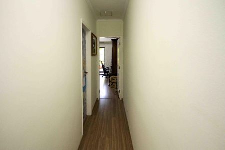 Casa à venda com 148m², 3 quartos e 2 vagasCorredor