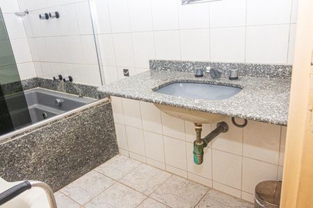 Casa à venda com 250m², 3 quartos e 2 vagasBanheiro da Suíte