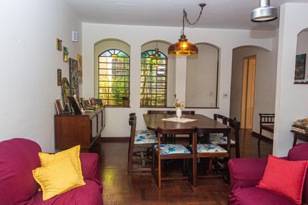 Casa à venda com 250m², 3 quartos e 2 vagasSala 1