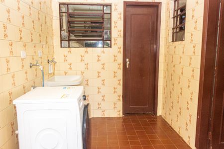 Casa à venda com 250m², 3 quartos e 2 vagasÁrea de Serviço